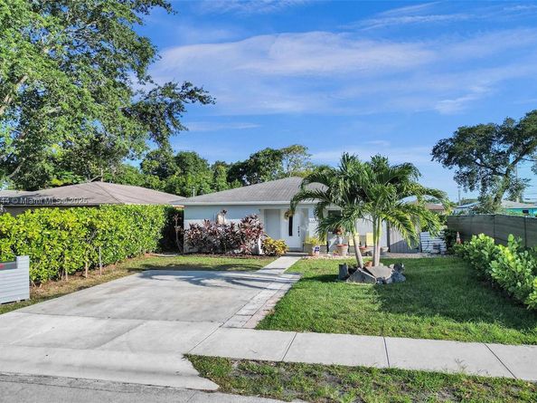 320 NE 33rd St, Oakland Park FL 33334
