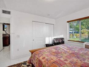 320 NE 33rd St, Oakland Park FL 33334