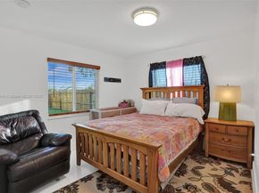 320 NE 33rd St, Oakland Park FL 33334