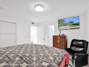 320 NE 33rd St, Oakland Park FL 33334