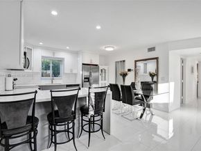 320 NE 33rd St, Oakland Park FL 33334