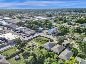 320 NE 33rd St, Oakland Park FL 33334