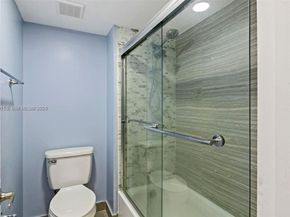 390 Racquet Club Rd 202, Weston FL 33326