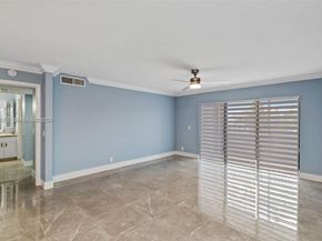 390 Racquet Club Rd 202, Weston FL 33326