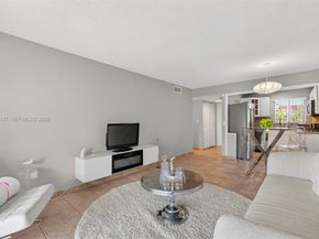 8040 N Sunrise Lakes Dr 108, Sunrise FL 33322