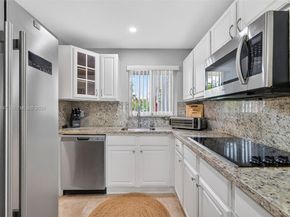8040 N Sunrise Lakes Dr 108, Sunrise FL 33322