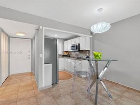 8040 N Sunrise Lakes Dr 108, Sunrise FL 33322