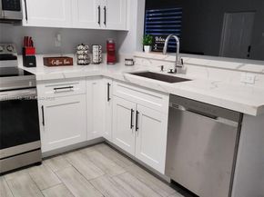 2712 NW 7th Ct, Fort Lauderdale FL 33311