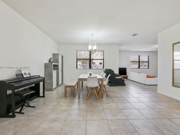 516 SE 35th Ter, Homestead FL 33033
