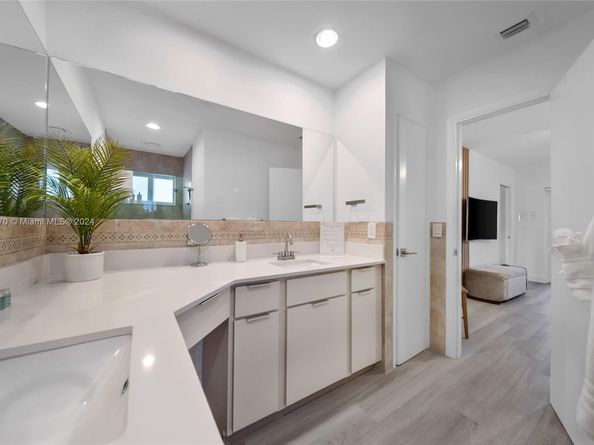 2031 SW 22nd Ave, Fort Lauderdale FL 33312