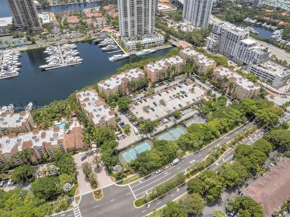 19501 E Country Club Dr 9407, Aventura FL 33180