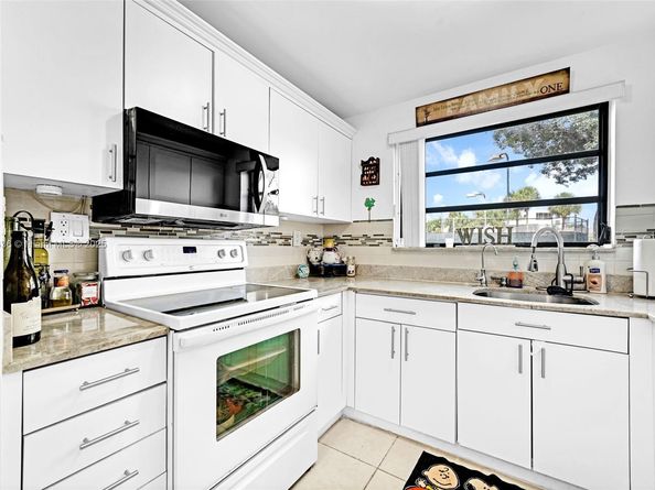 1101 Colony Point Cir 123, Pembroke Pines FL 33026