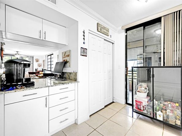 1101 Colony Point Cir 123, Pembroke Pines FL 33026