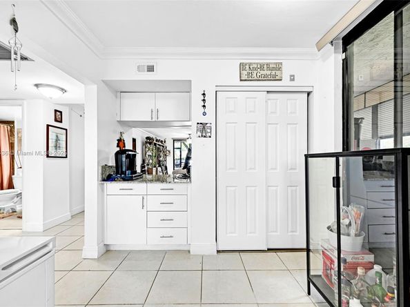 1101 Colony Point Cir 123, Pembroke Pines FL 33026