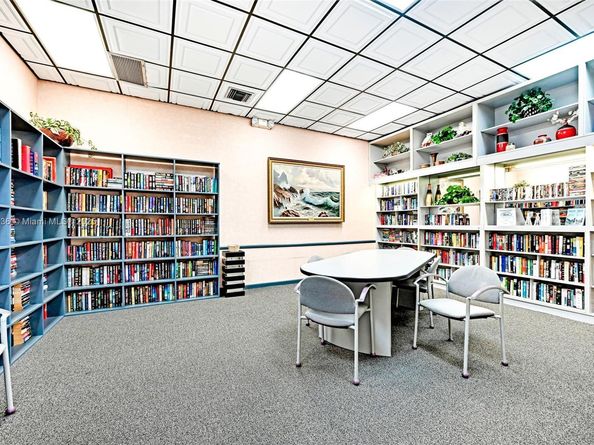 1101 Colony Point Cir 123, Pembroke Pines FL 33026