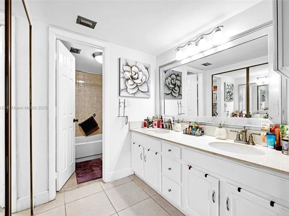 1101 Colony Point Cir 123, Pembroke Pines FL 33026