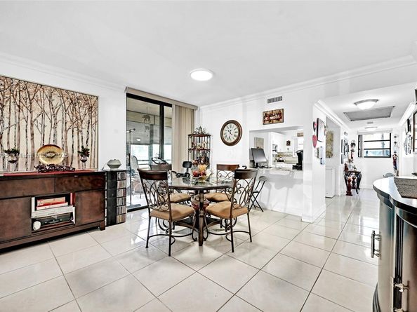 1101 Colony Point Cir 123, Pembroke Pines FL 33026