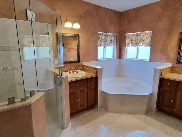 650 SE 30th Dr, Homestead FL 33033