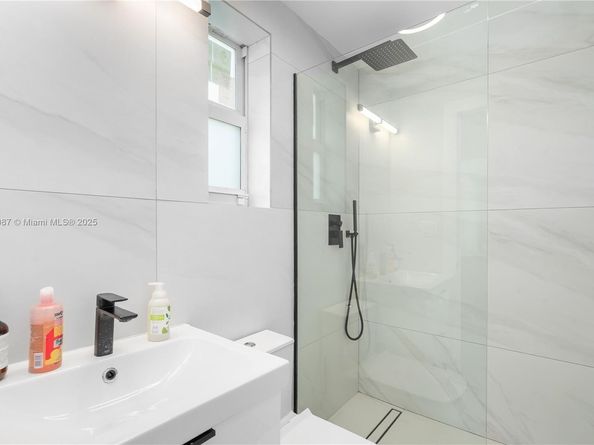 719 W 51st St, Miami Beach FL 33140