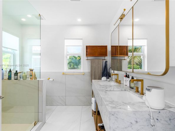 719 W 51st St, Miami Beach FL 33140