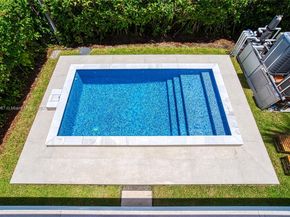 719 W 51st St, Miami Beach FL 33140
