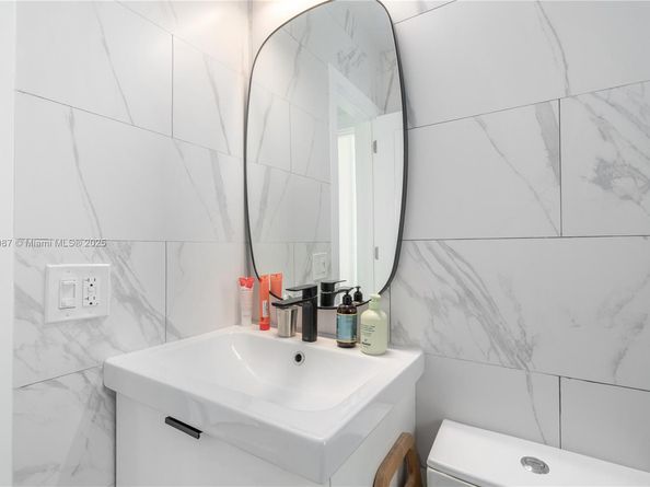 719 W 51st St, Miami Beach FL 33140