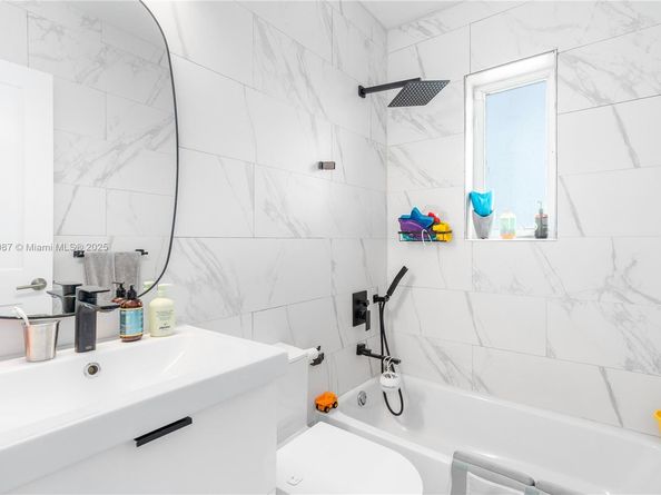 719 W 51st St, Miami Beach FL 33140