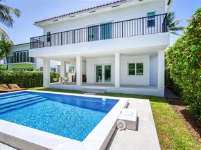 719 W 51st St, Miami Beach FL 33140