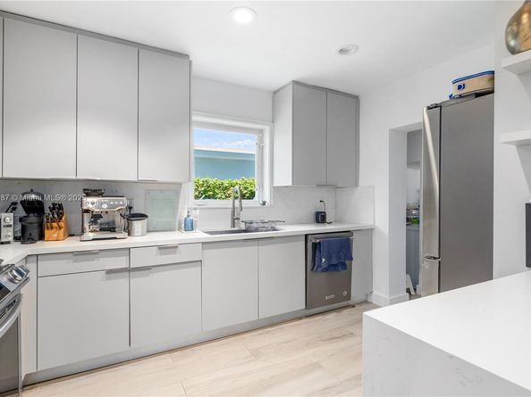 719 W 51st St, Miami Beach FL 33140