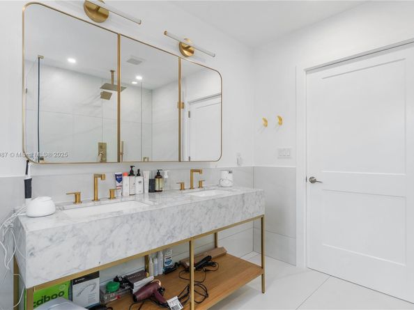 719 W 51st St, Miami Beach FL 33140