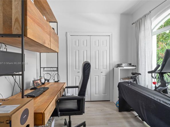 719 W 51st St, Miami Beach FL 33140