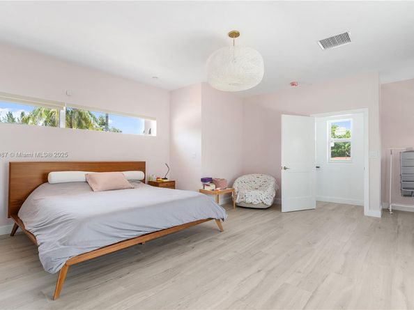719 W 51st St, Miami Beach FL 33140