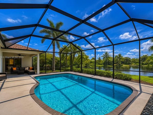 1077 Deerwood Ln, Weston FL 33326
