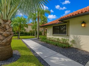 1077 Deerwood Ln, Weston FL 33326