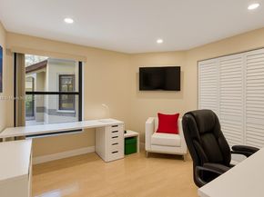 1077 Deerwood Ln, Weston FL 33326