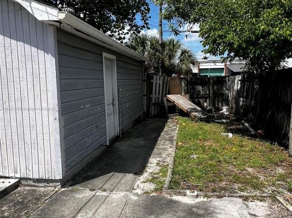 707 N J St, Lake Worth FL 33460