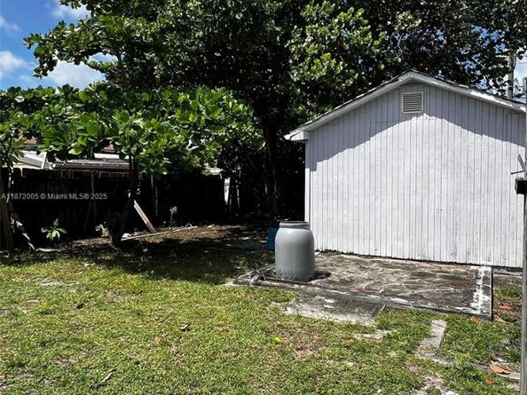 707 N J St, Lake Worth FL 33460