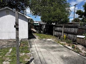 707 N J St, Lake Worth FL 33460