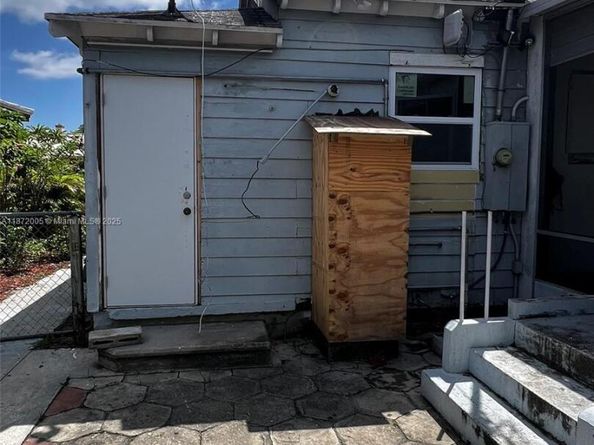 707 N J St, Lake Worth FL 33460