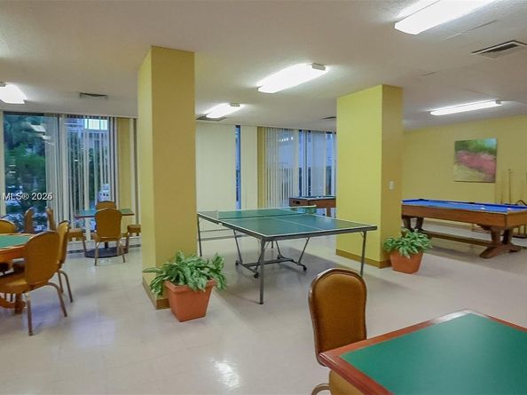 1985 S Ocean Dr 12J, Hallandale Beach FL 33009