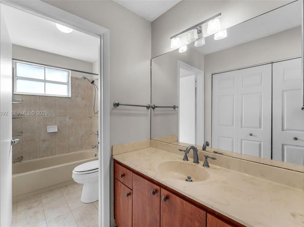 2110 NW 190th Ave, Pembroke Pines FL 33029