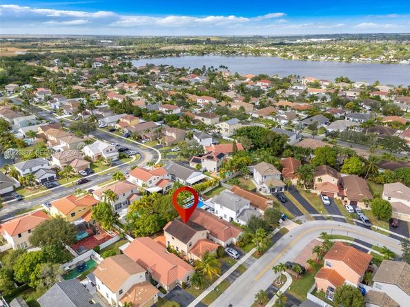 2110 NW 190th Ave, Pembroke Pines FL 33029
