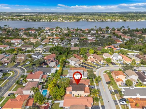 2110 NW 190th Ave, Pembroke Pines FL 33029