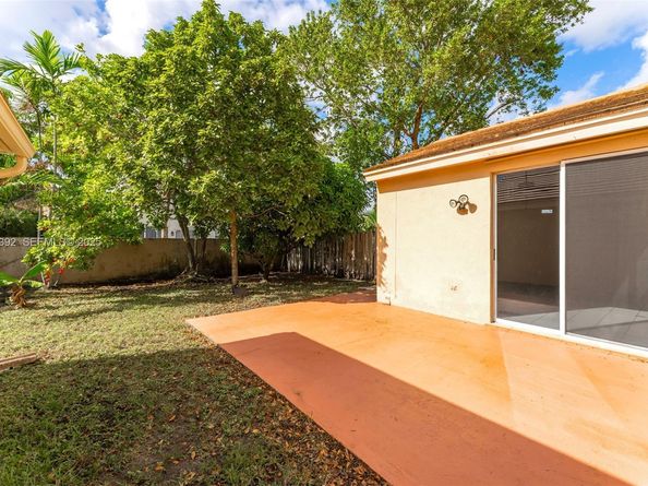 2110 NW 190th Ave, Pembroke Pines FL 33029