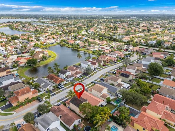 2110 NW 190th Ave, Pembroke Pines FL 33029