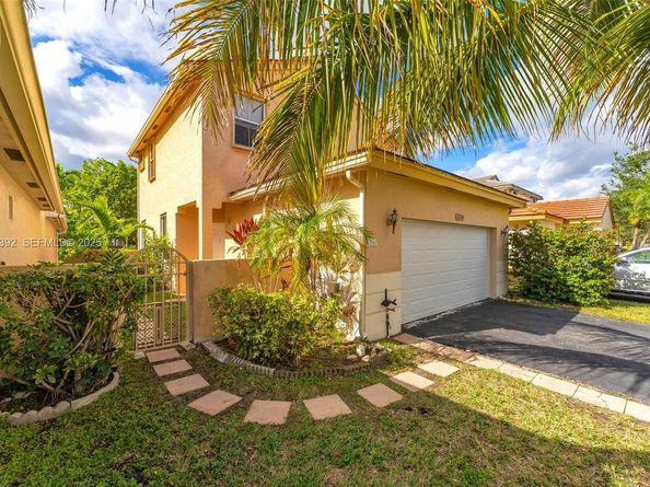 2110 NW 190th Ave, Pembroke Pines FL 33029