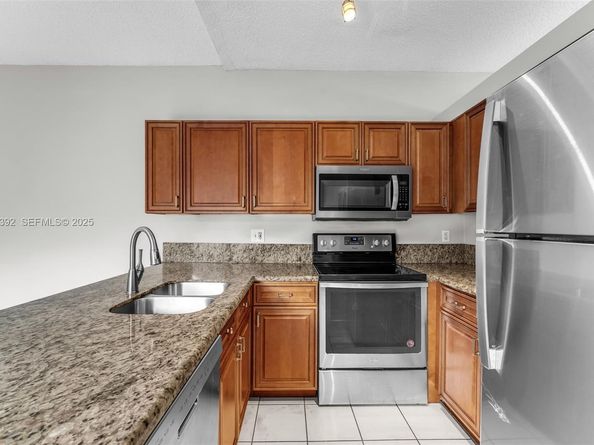 2110 NW 190th Ave, Pembroke Pines FL 33029