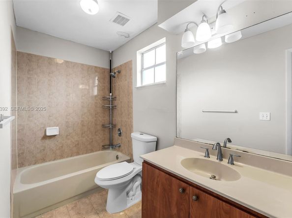 2110 NW 190th Ave, Pembroke Pines FL 33029