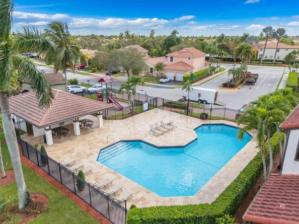 2110 NW 190th Ave, Pembroke Pines FL 33029