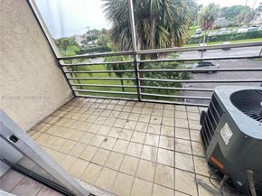3600 NW 21st St 309, Lauderdale Lakes FL 33311